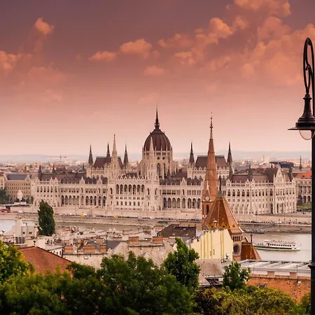 Appartement Hidden Gem Penthouse Sauna & Jacuzzi-heart Of Budapest